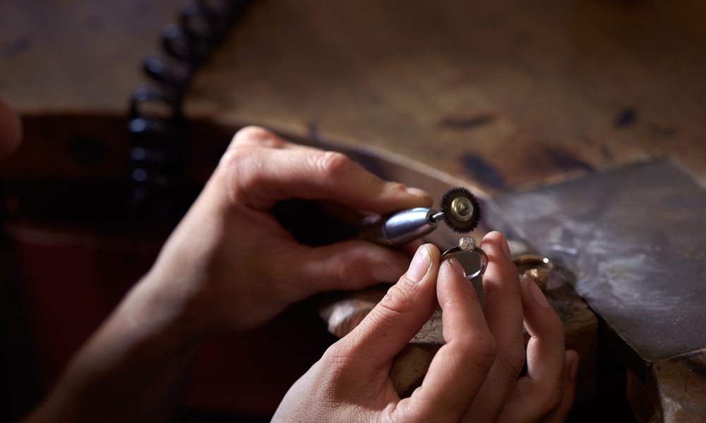 Goldschmiedekunst
und Gemmologie