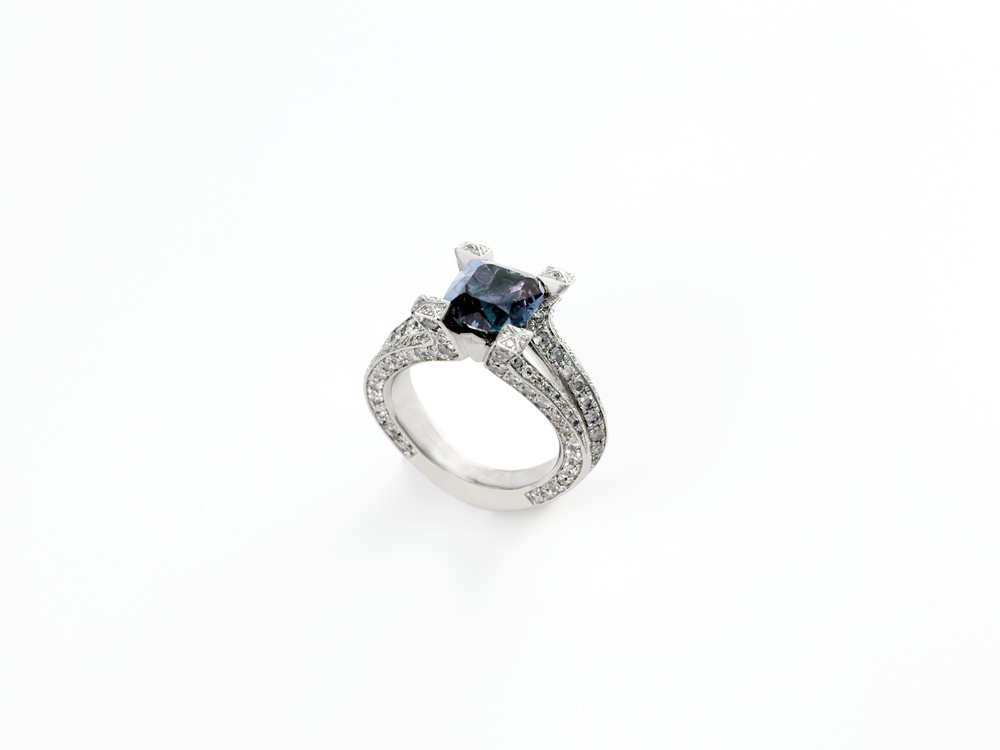 Ring in Platin mit Alexandrit und Brillanten