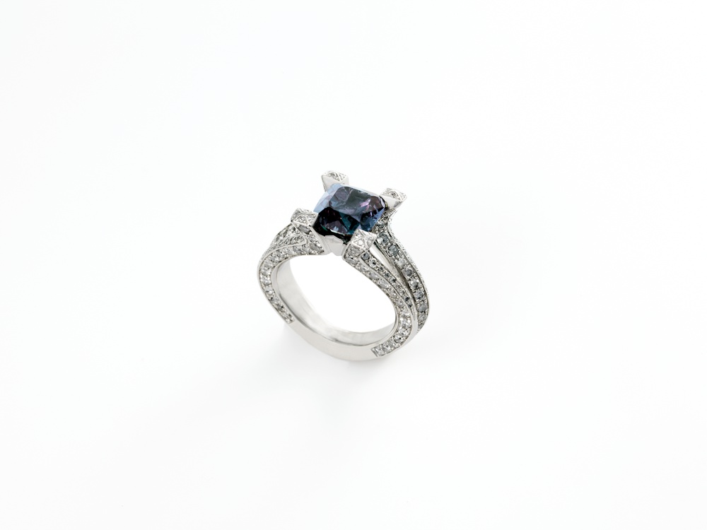 Ring in Platin mit Alexandrit und Brillanten