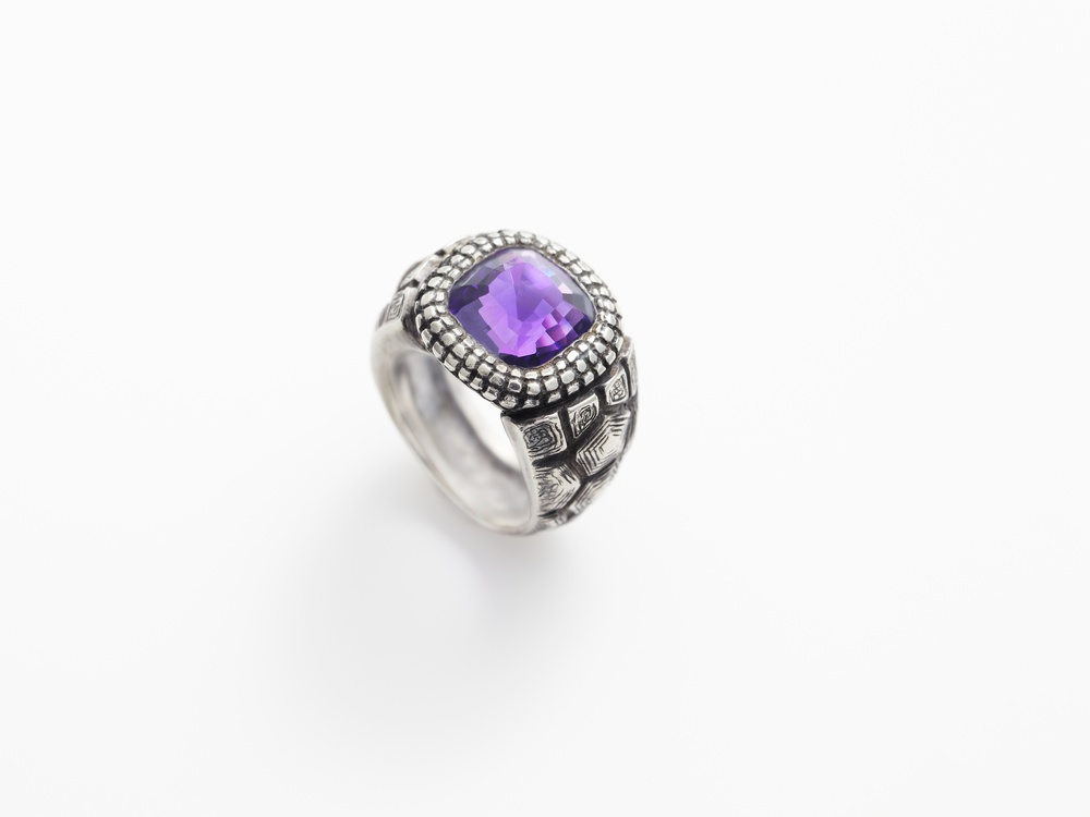 Fabian Blaser Ring in Silber geschwärzt mit Amethyst