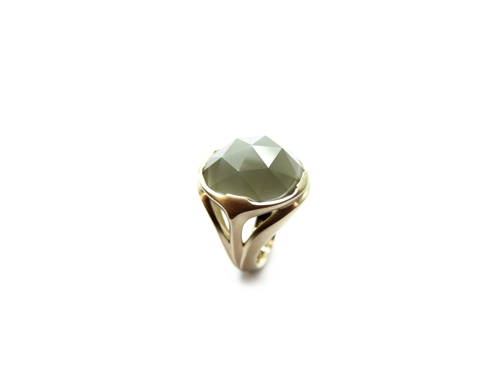 Fabian Blaser Ring in Rotgold mit Mondstein