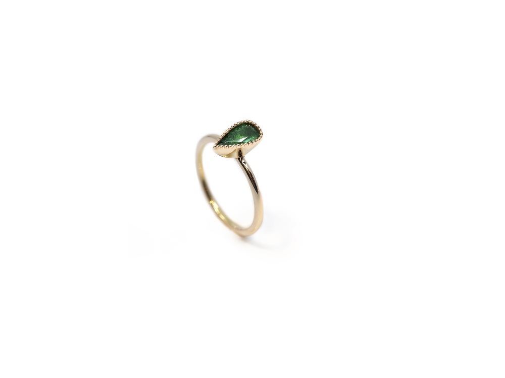 Fabian Blaser Ring in Rotgold mit Smaragd
