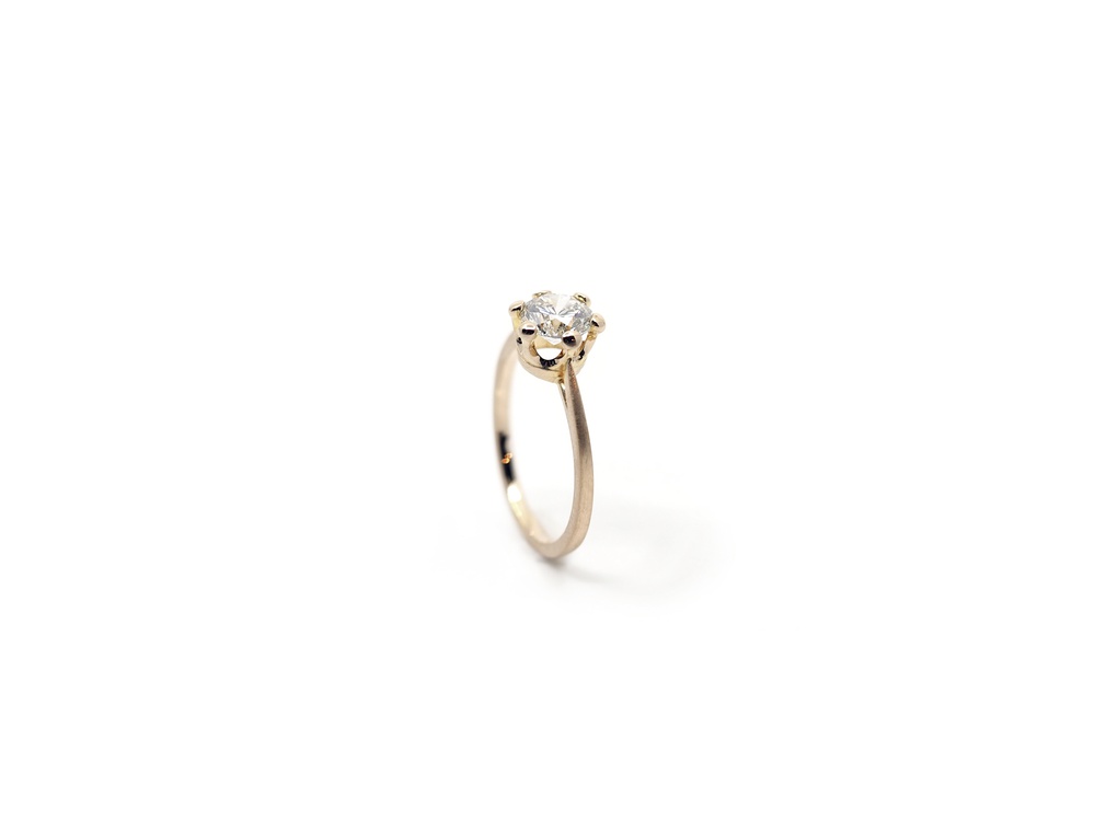 Fabian Blaser Ring in Rotgold mit Brillant