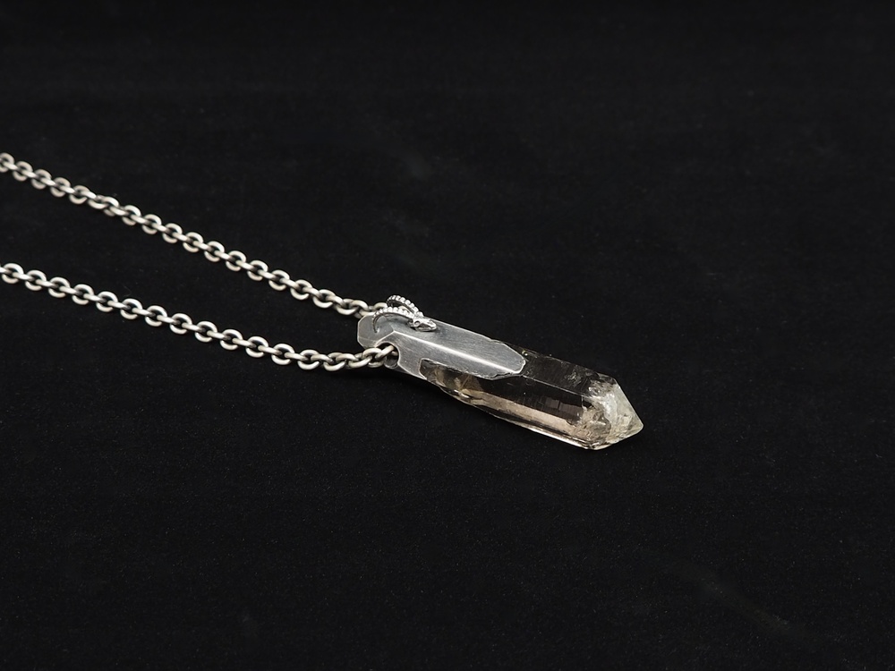 Collier en argent avec pendentif en quartz Fabian Blaser