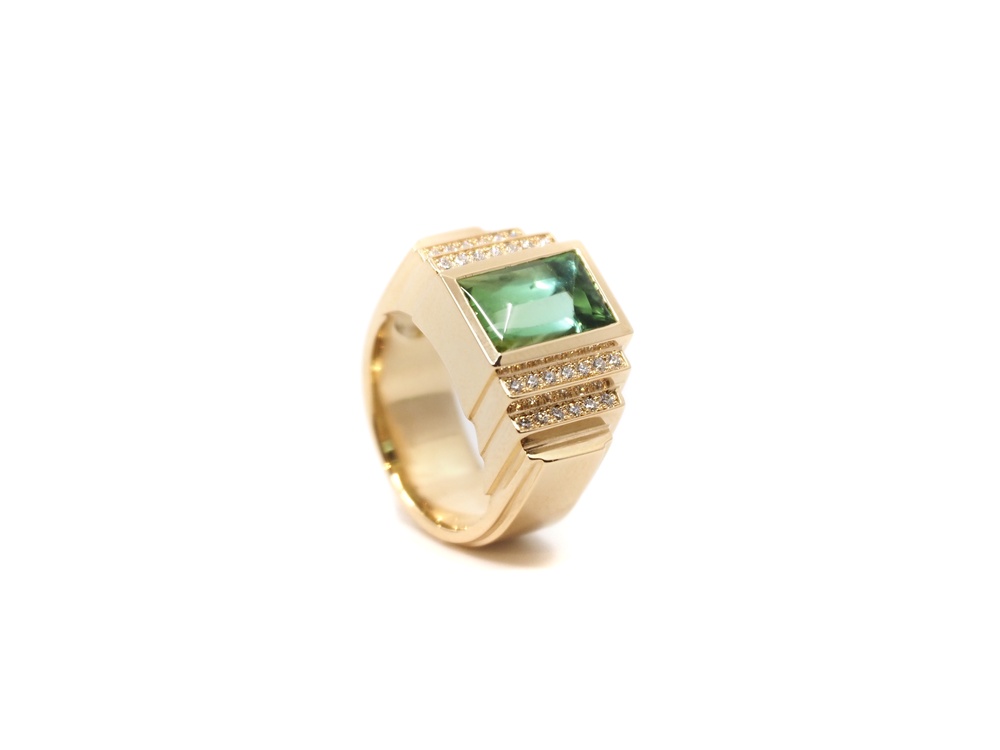 Fabian Blaser Ring in ArtDéco mit grünem Turmalin und Brillanten
