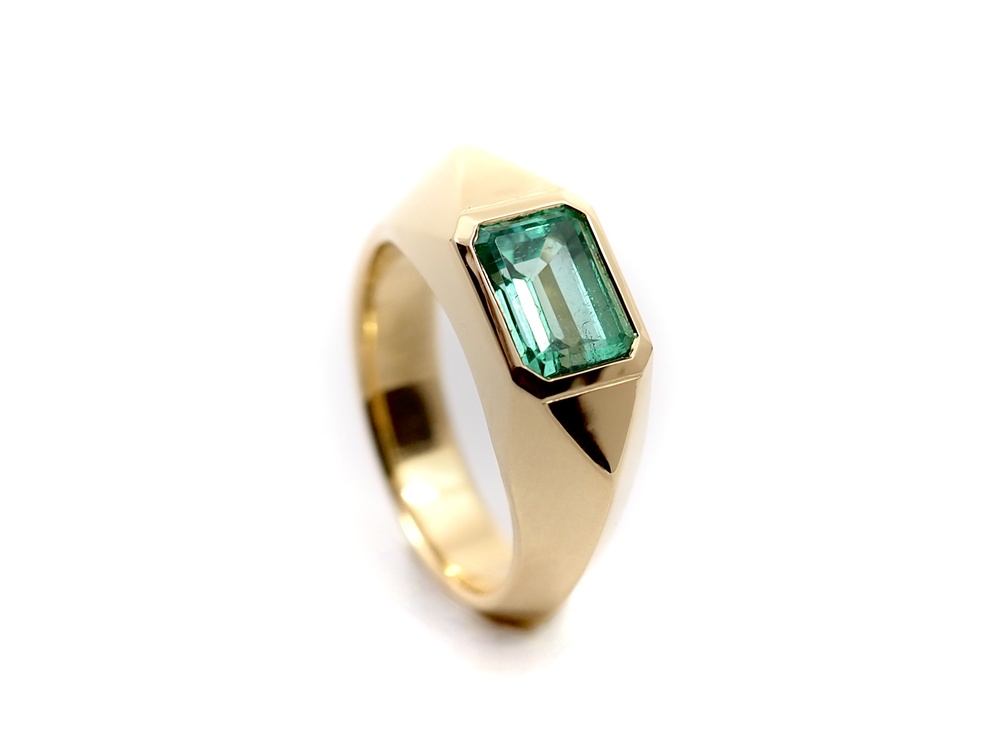 Fabian Blaser Ring in Gelbgold mit Smaragd