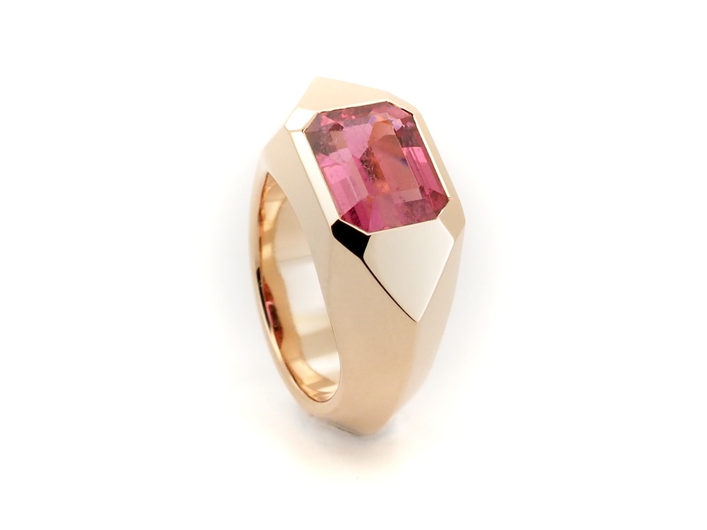 "Pink Moon" Ring in Pinkgold mit leuchtend linkem Turmalin, über 3 ct.