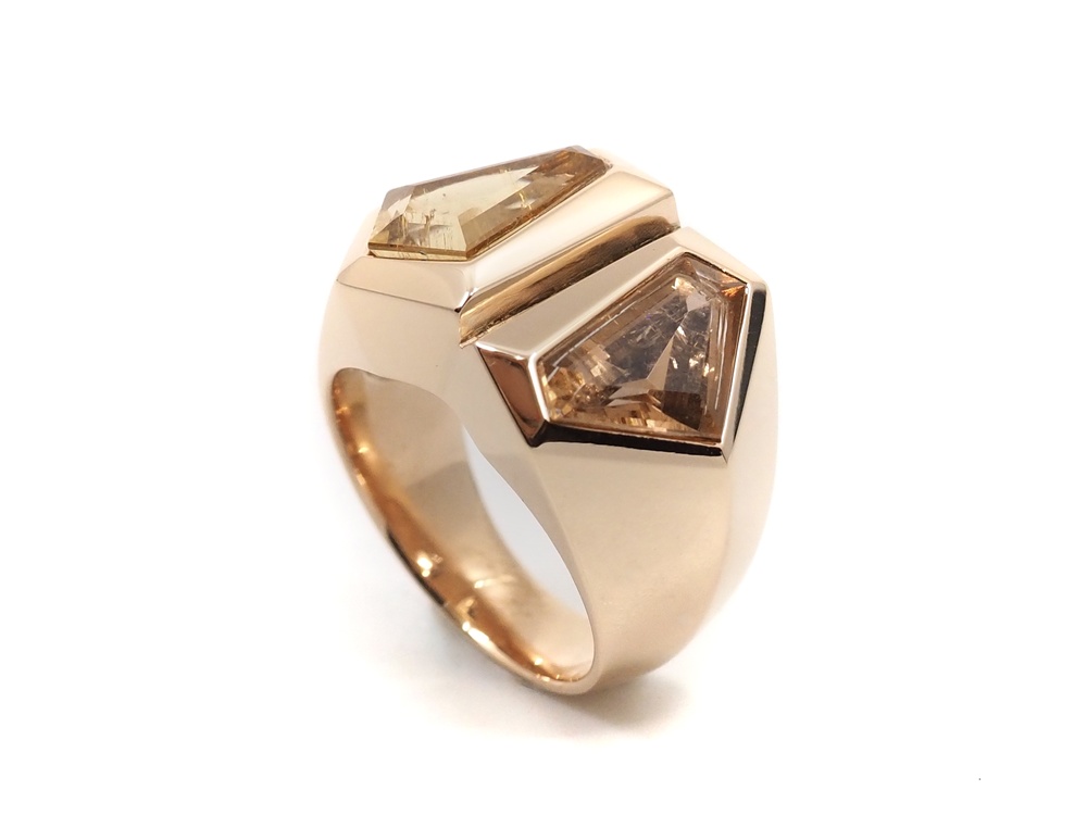 Fabian Blaser Ring in Rotgold mit honigfarbenen Turmalinen
