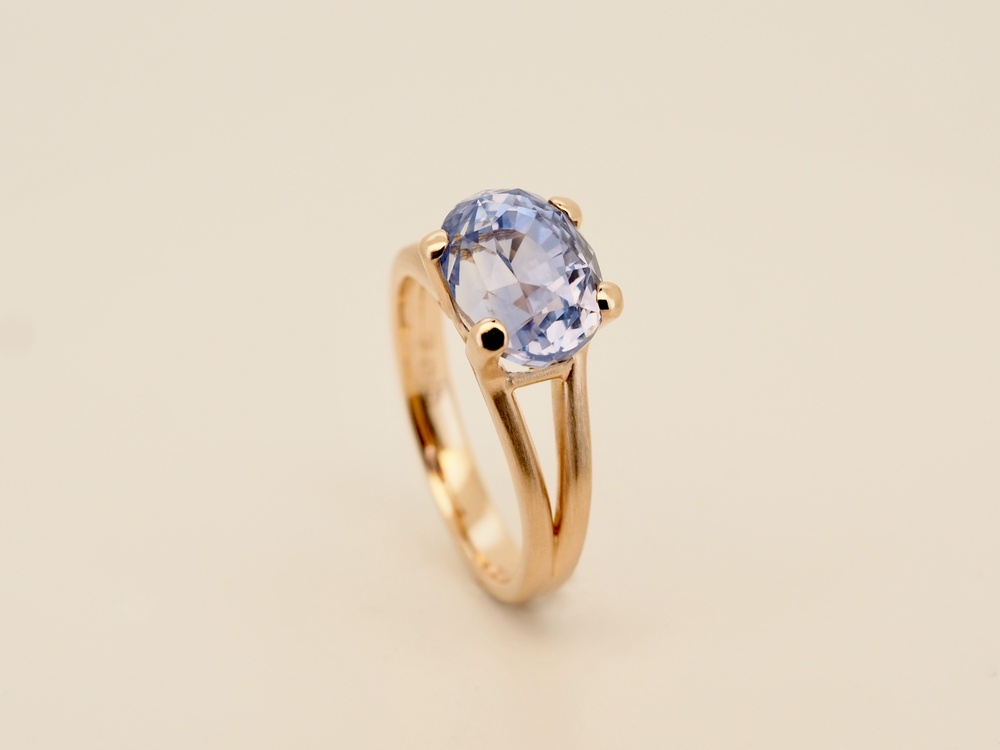Fabian Blaser Ring in Rosegold mit Lavendel-Spahir