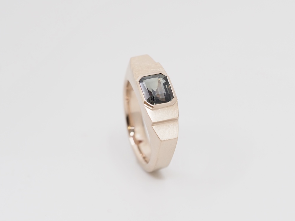 Bague en or blanc avec saphir Fabian Blaser