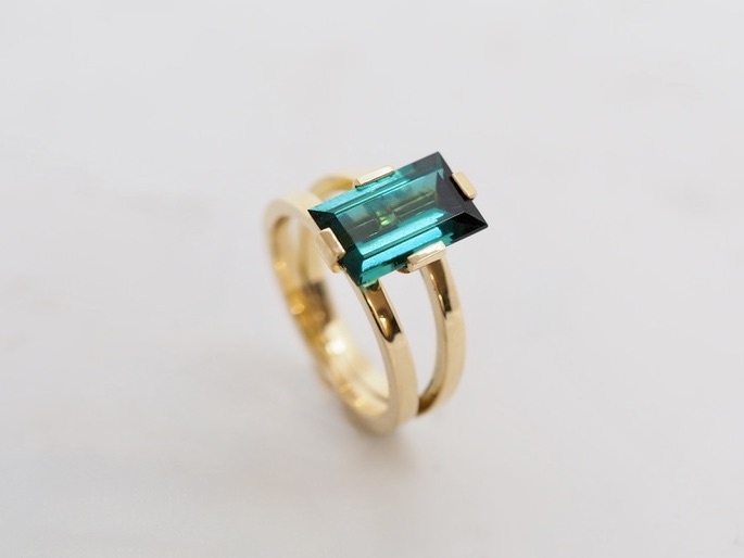 Ring in Roségold von Fabian Blaser mit Indigolith