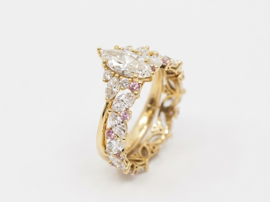 Trauring in Gelbgold mit Diamanten und Saphiren von Fabian Blaser Goldschmied