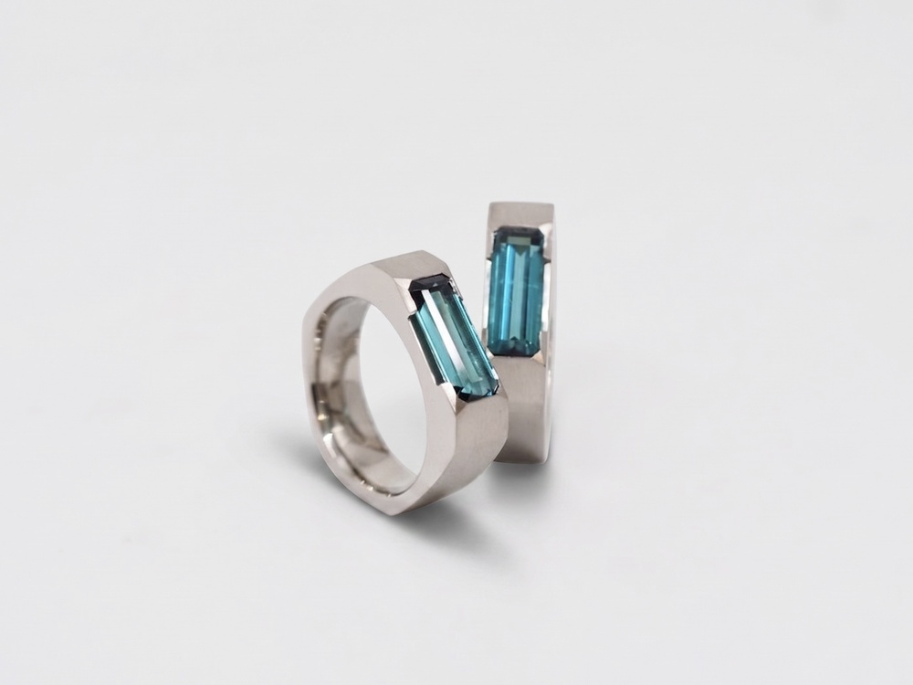 Ringe in Weissgold mit Indigo-Tourmalinen
