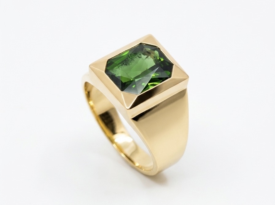 Ring in Gelbgold mit Zirkon von Fabian Blaser