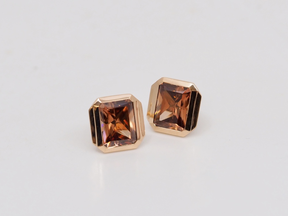 Ohrstecker in Roségold mit Zirkon Fabian Blaser Schmuck