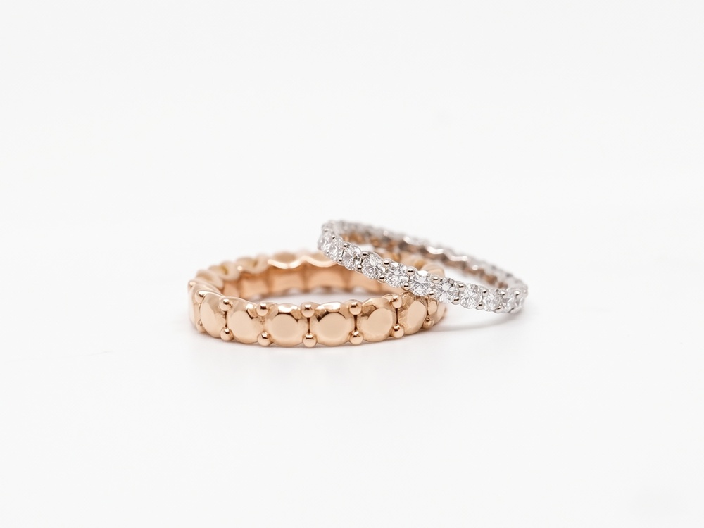 Bagues en or rouge et en or blanc serties de diamants taille brillant
